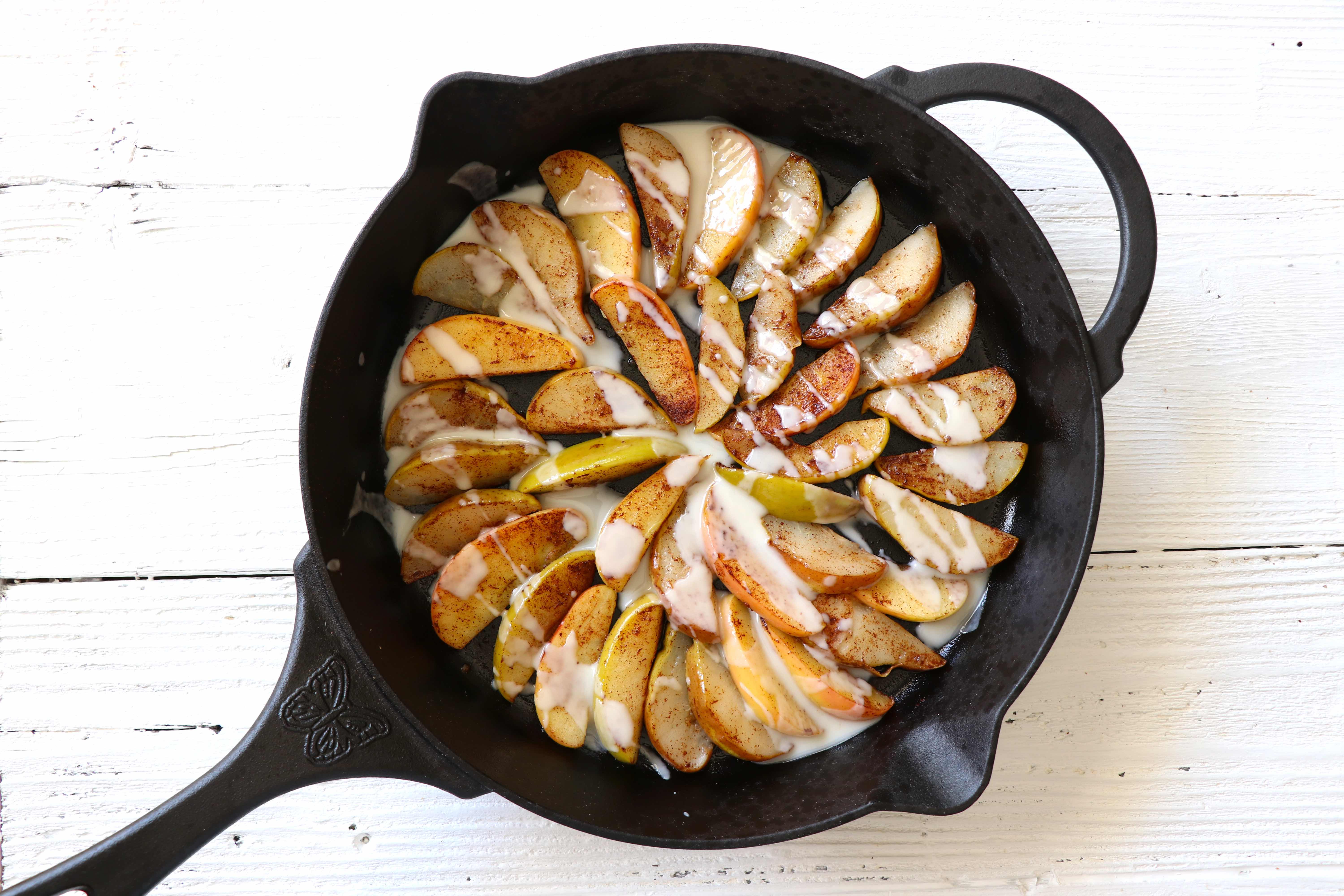 The Pioneer Woman Timeless Beauty Pre-Seasoned Plus 12 Cast Iron