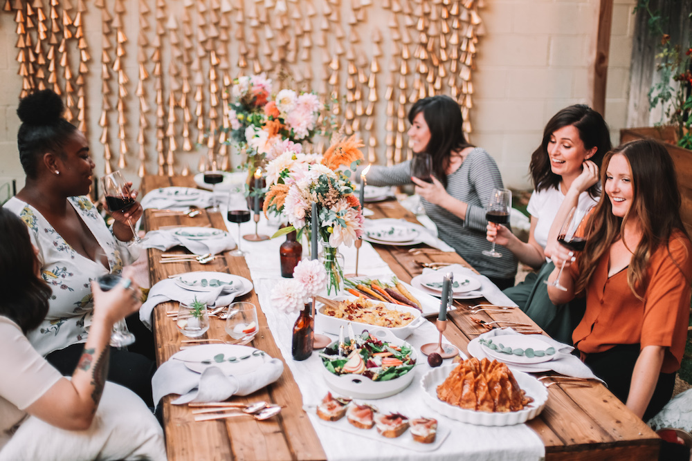 This Boho Friendsgiving Is the Perfect, Relaxed Way to Celebrate the Holidays