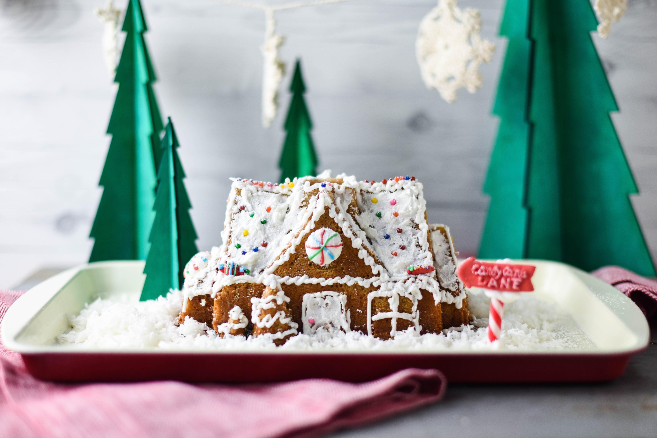 Making a Gingerbread House with the Kids Is a Piece of Cake With This Pan