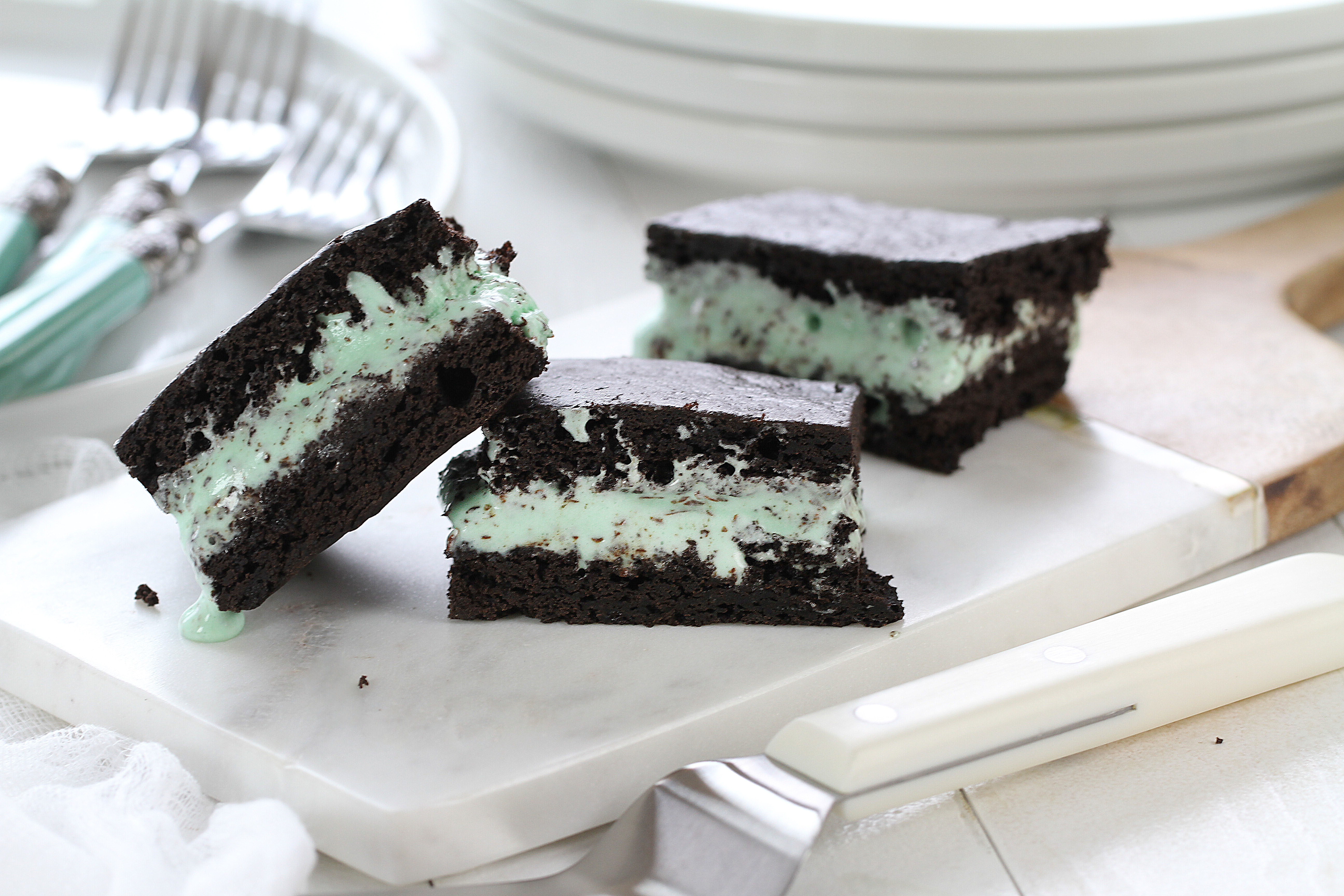 https://theinspiredhome.com/wp-content/uploads/2022/12/Homemade-Peppermint-IceCreamSandwich-Amanda-Rettke.jpg