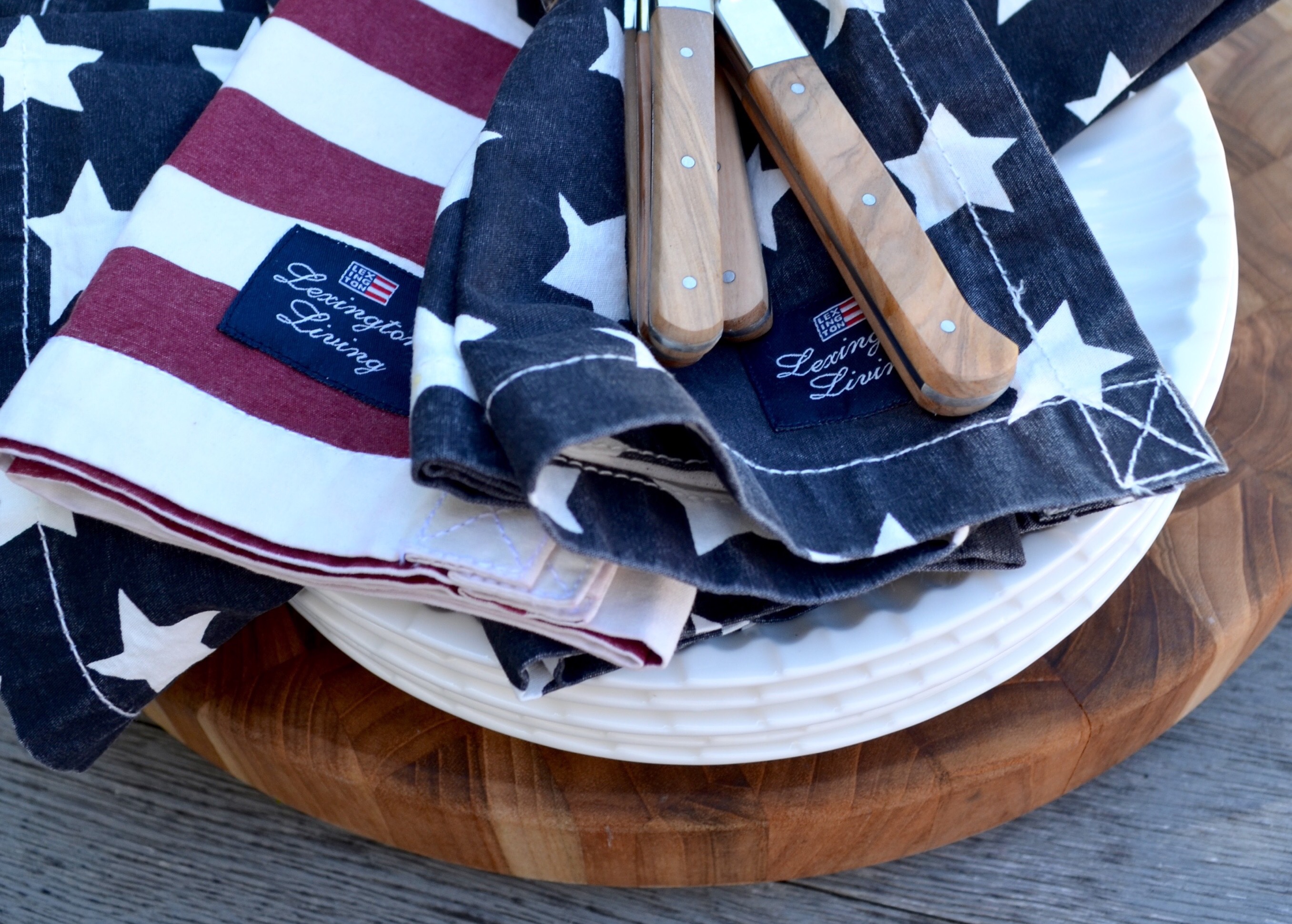 Celebrate 4th of July with This Patriotic Table Setting