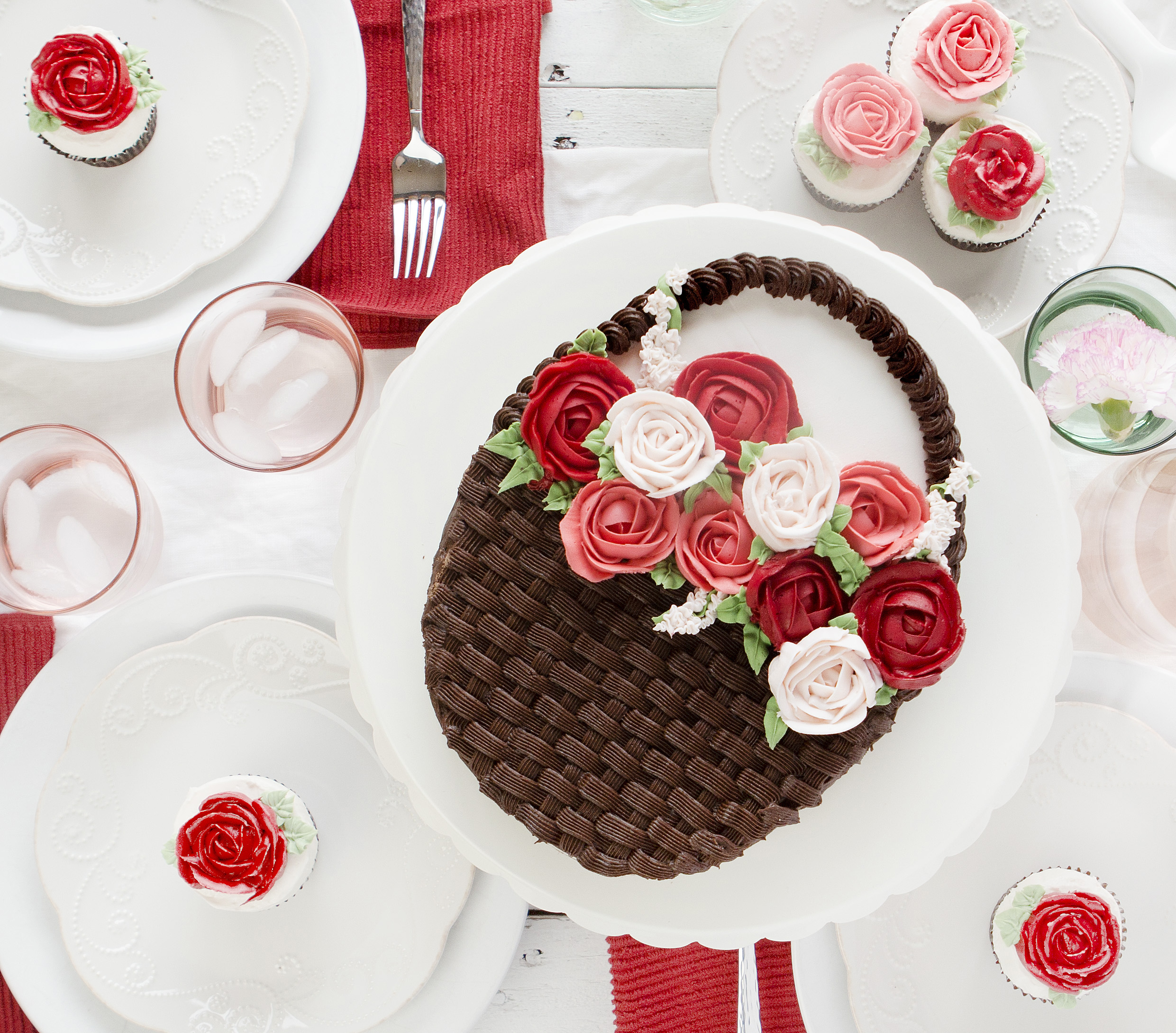1,700+ Mothers Day Cake Stock Photos, Pictures & Royalty-Free Images -  iStock | Mother's day, Graduation, Chocolate cake