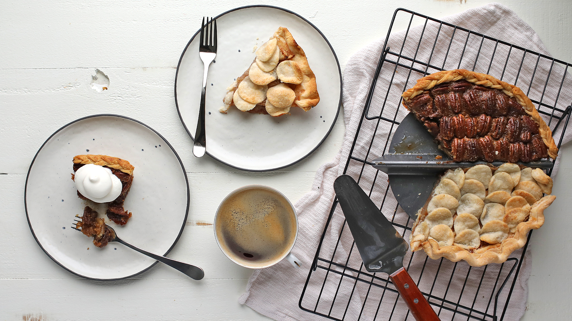 Split Decision Pie Pan - Baking Bites