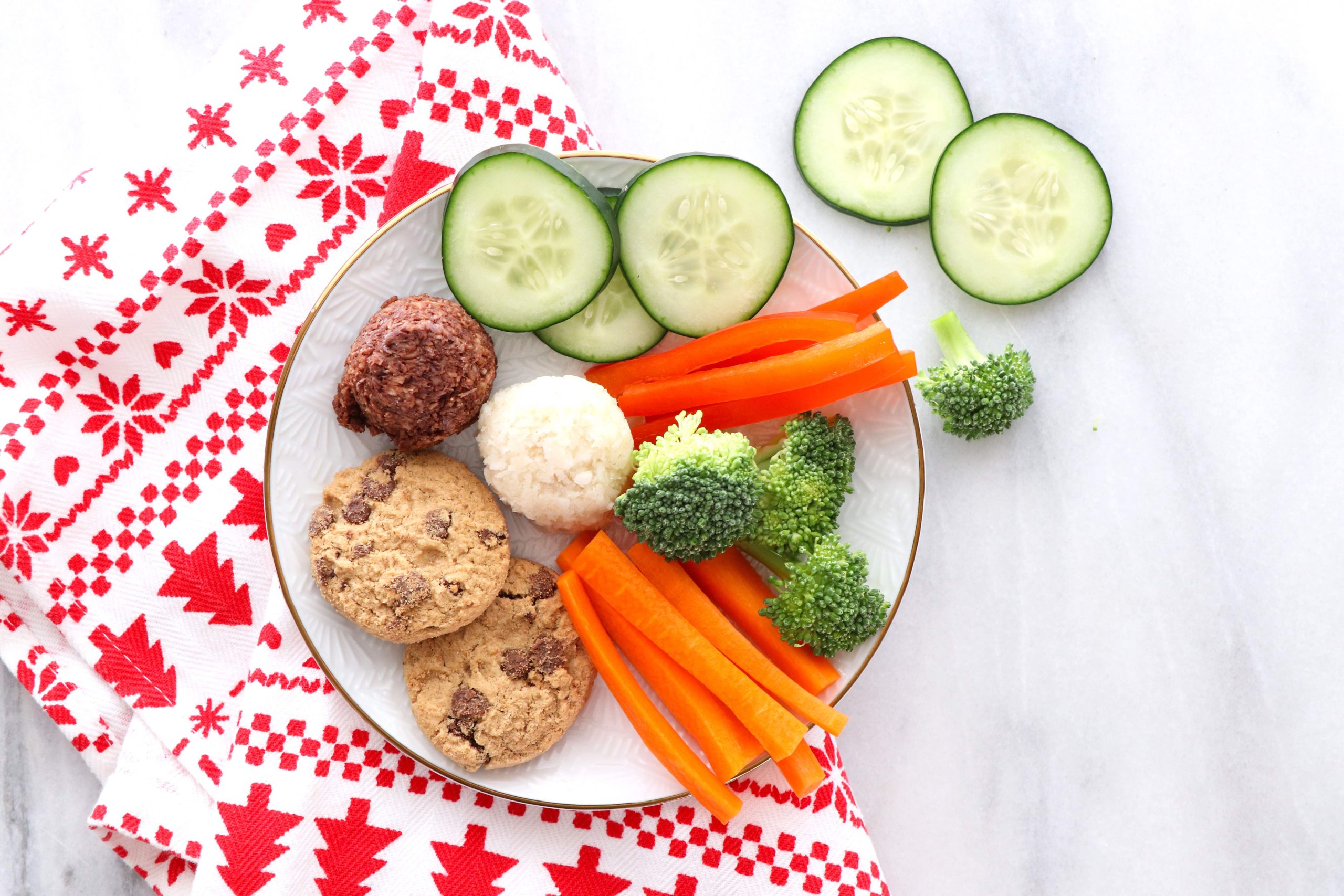 5 Ways a Nutritionist Eats Healthy During Holiday Party Season