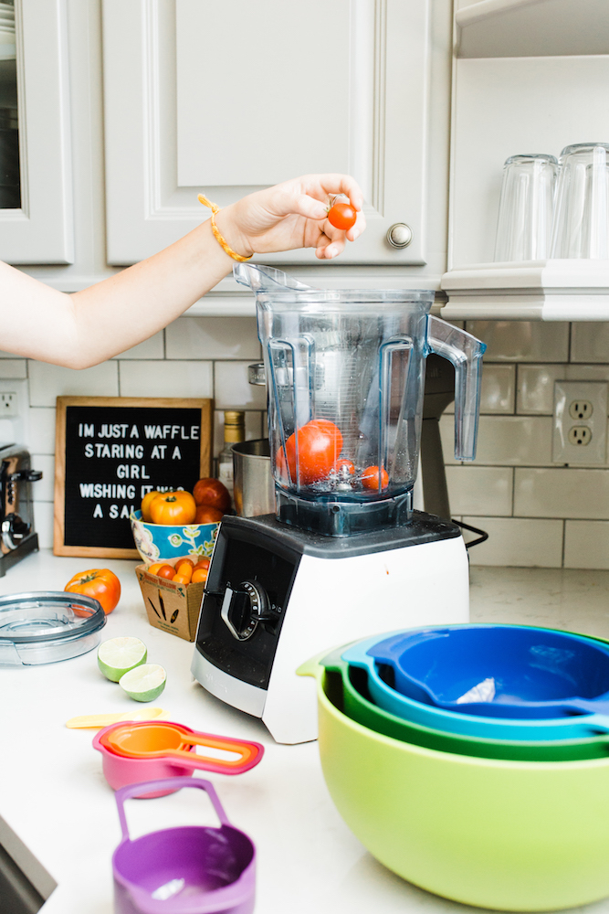 Starter kitchen essentials to make meals right in your dorm or