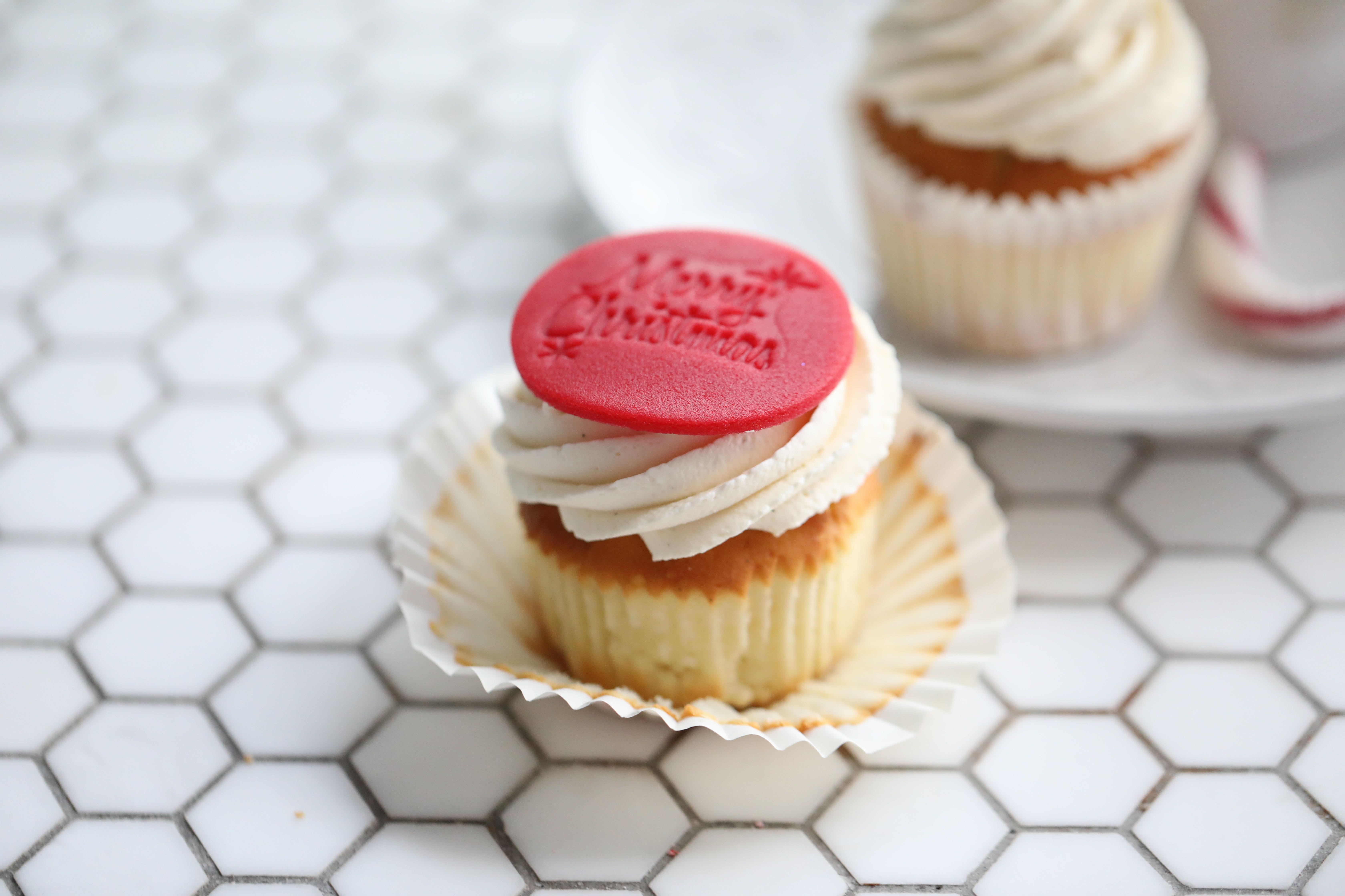 Christmas Vanilla Cupcakes with Peppermint Frosting | The Inspired Home