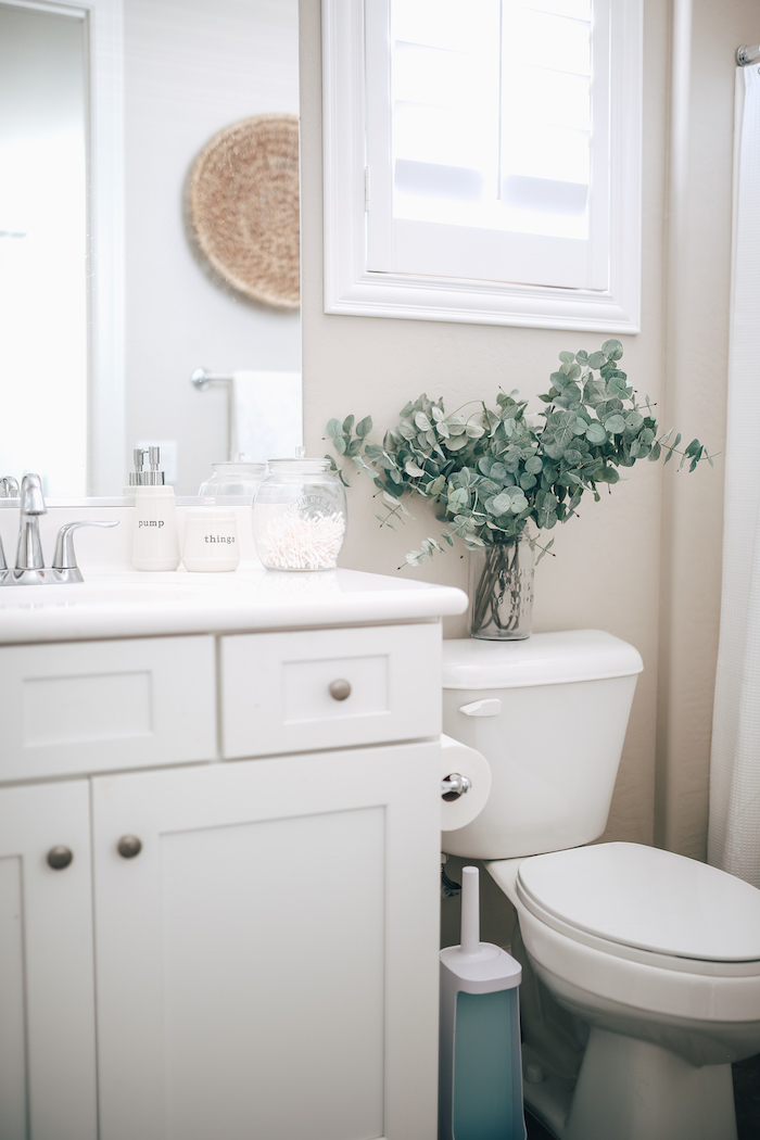 Bathroom Essentials: 8 Things Every Bathroom Needs