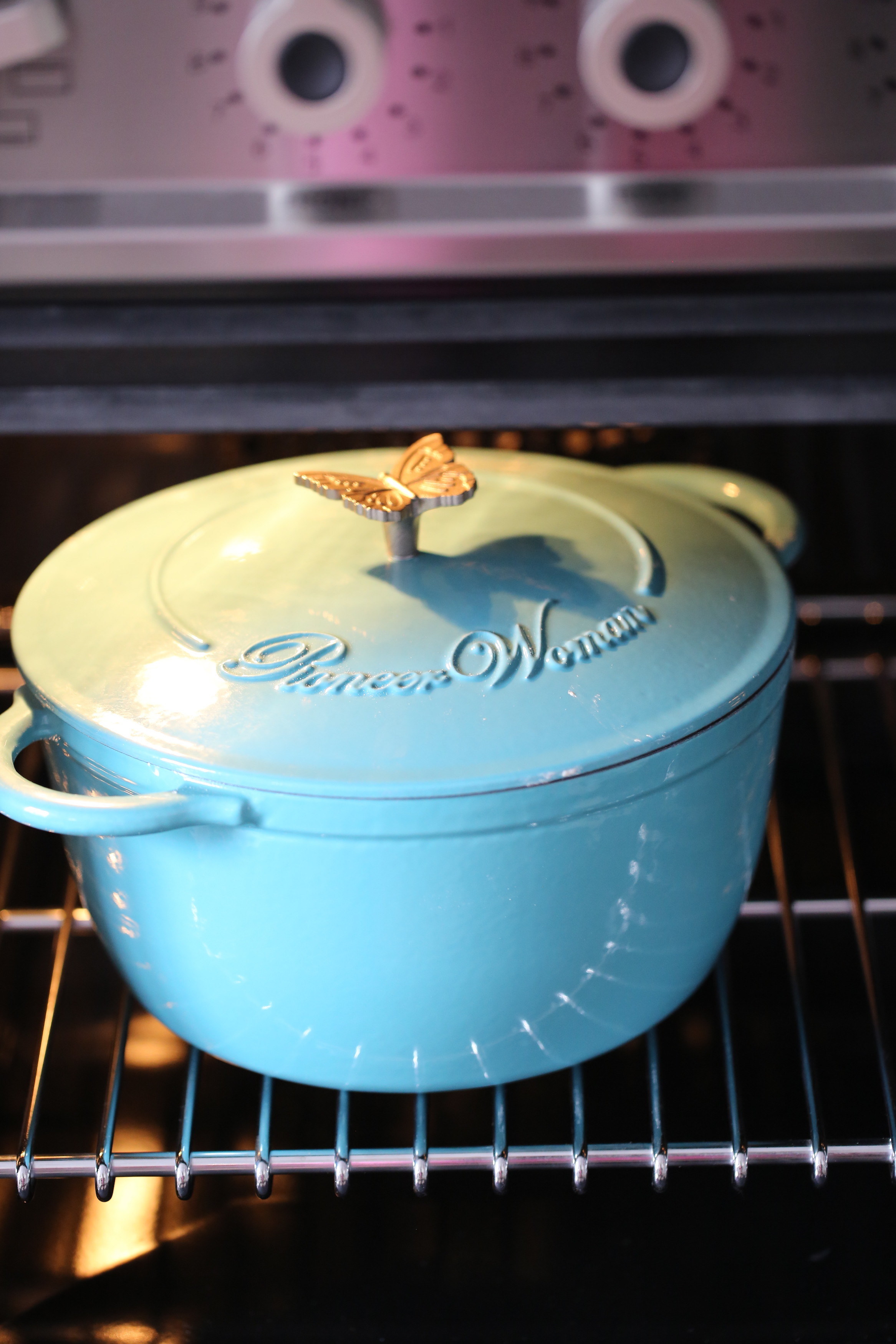 The Pioneer Woman Timeless Beauty Cast Iron 5-Quart Dutch Oven, Turquoise 