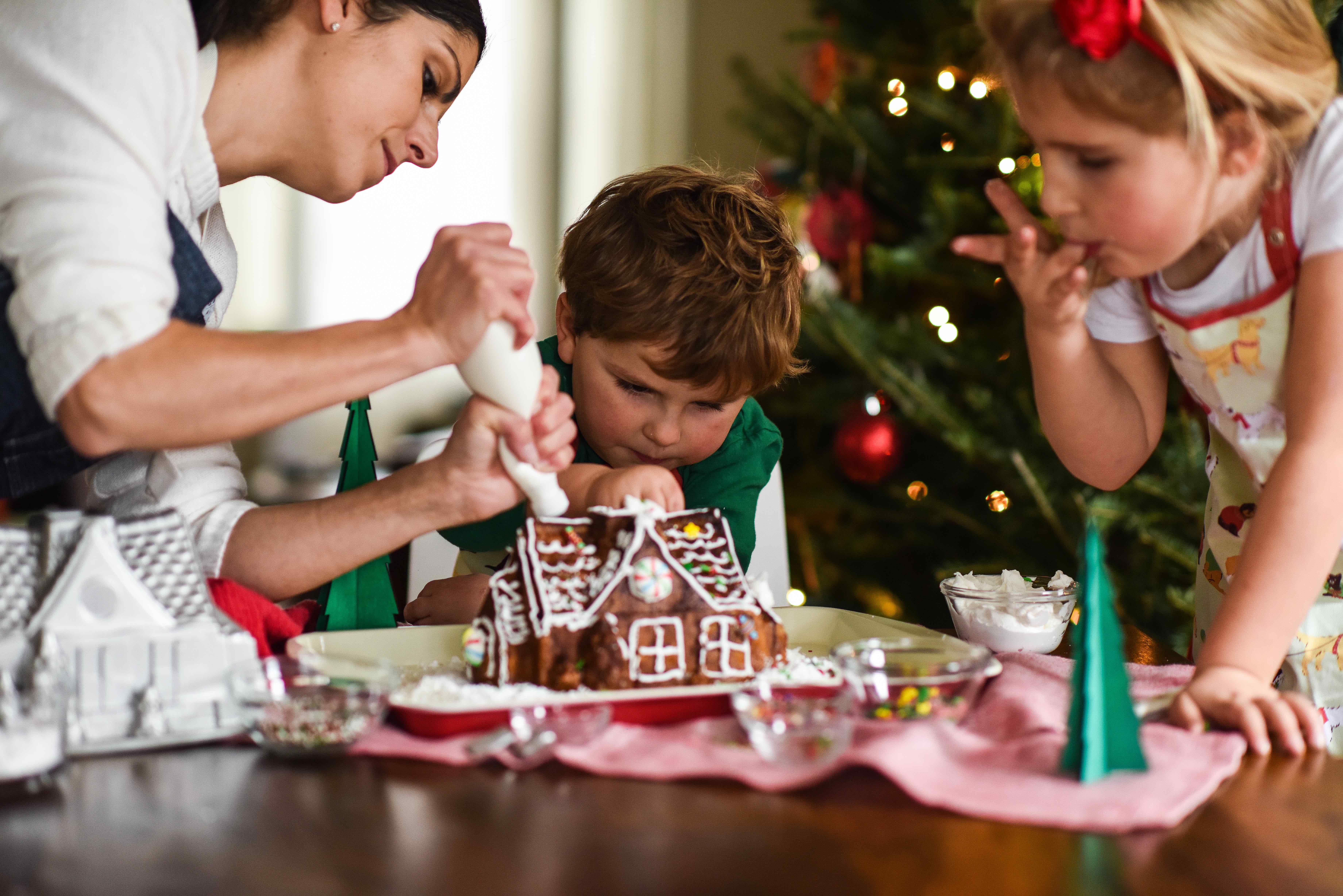 Making a Gingerbread House with the Kids Is a Piece of Cake With This Pan