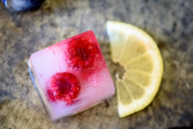 ManMade Guide: Step Up Your Summer Drinks with Grown-Up Flavored Ice Cubes  - ManMadeDIY