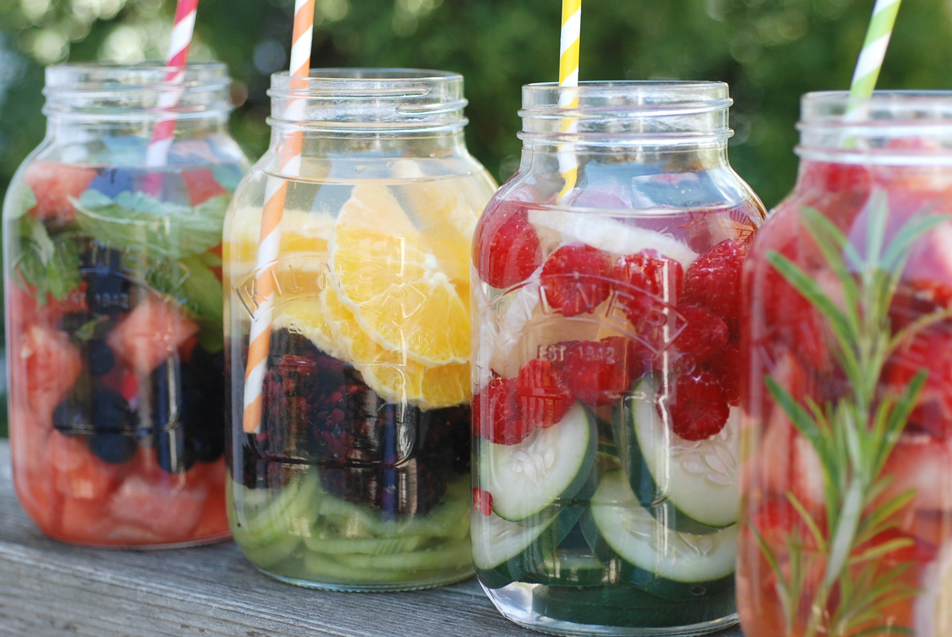 voss water with various fruit  Fruit infused water recipes, Water recipes,  Healthy water drinks