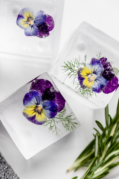 How to Make Perfectly Clear Floral Ice Cubes