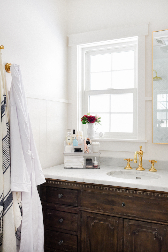 How to Organize Bathroom Counters