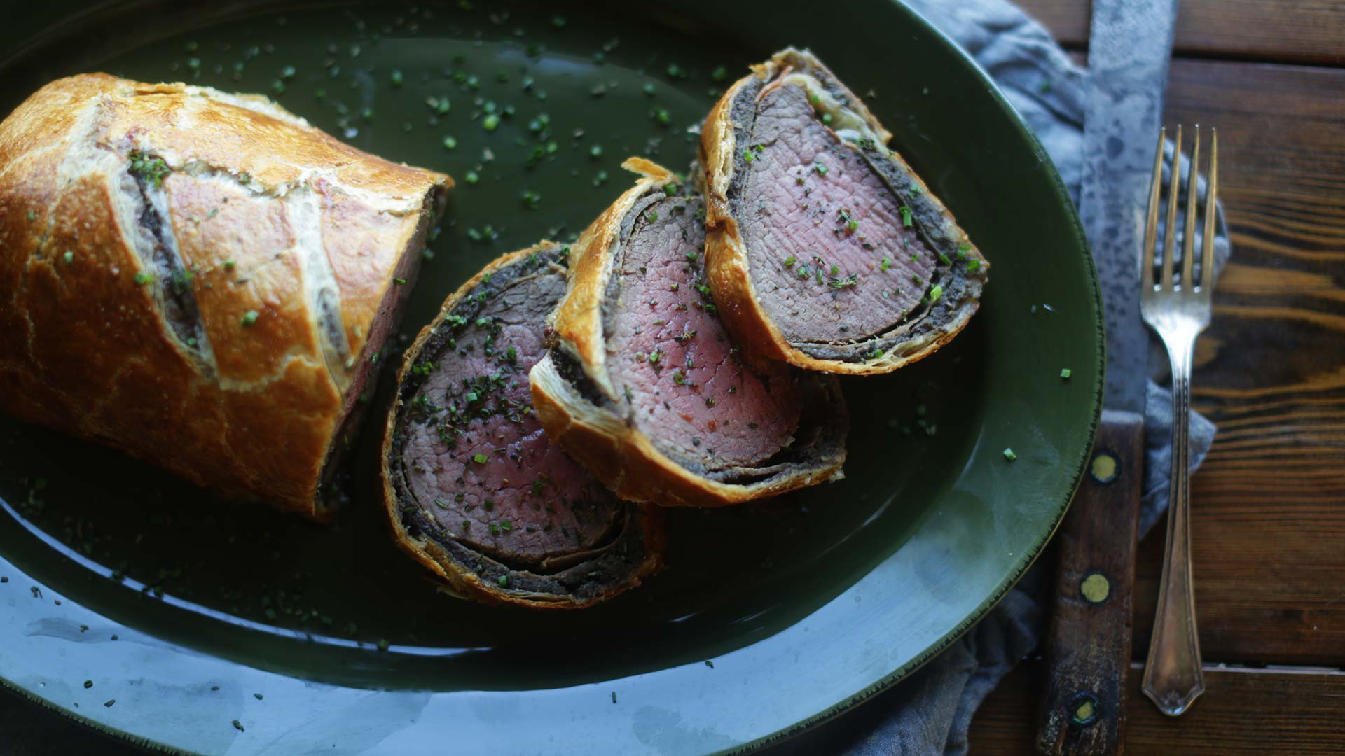 https://theinspiredhome.com/wp-content/uploads/2023/02/beef-wellington-still-1_160915_125022.jpg