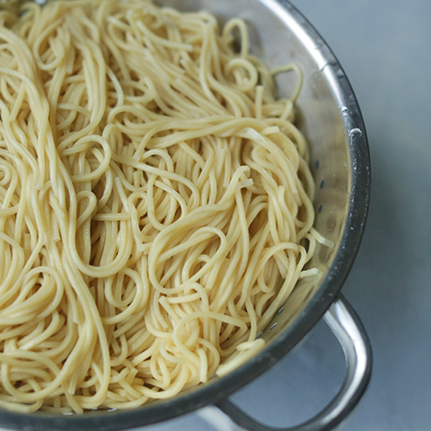 Slow Cooker Chicken Noodles with Curry Sauce