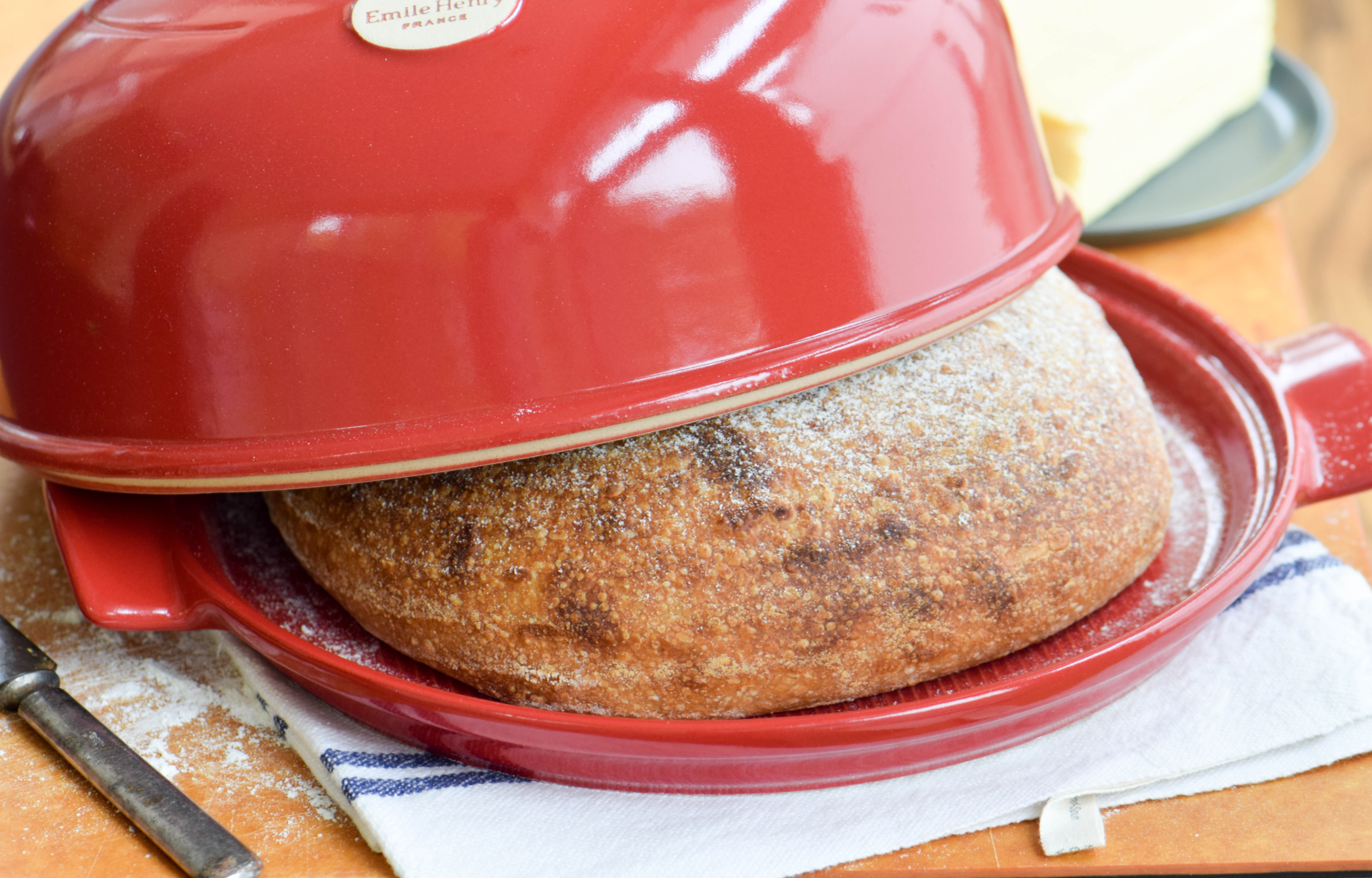 Freshly baked homemade sourdough loaf in a La Cloche baking dome Stock  Photo - Alamy