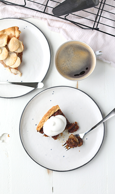 Split-Decision Pie Pan Lets You Have Two Pies In One