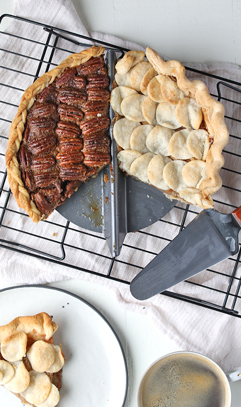 Split-Decision Pie Pan Lets You Have Two Pies In One